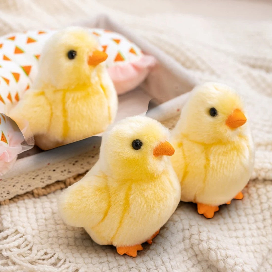 Peluche poussin jaune tout doux réaliste