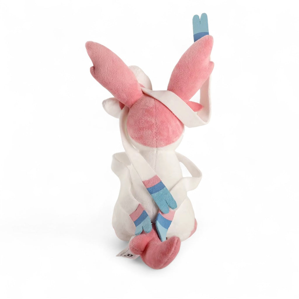 Peluche Pokémon – Nymphali rose et bleu - vue de dos avec étiquette cousue