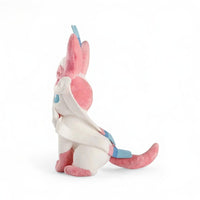 Peluche Pokémon – Nymphali rose et bleu - vue de profil avec la queue