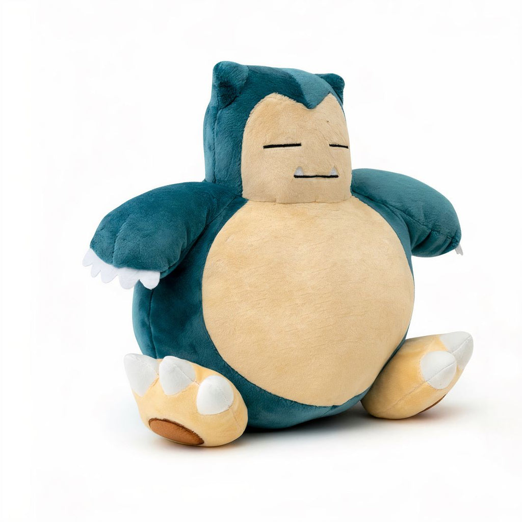Peluche Pokémon – Ronflex tout rond et moelleux - vue de trois-quarts sur fond blanc