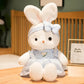 Adorable lapin en peluche avec robe à fleurs