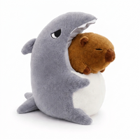Capybara Kuscheltier im Hai-Kostüm - Fond blanc angle