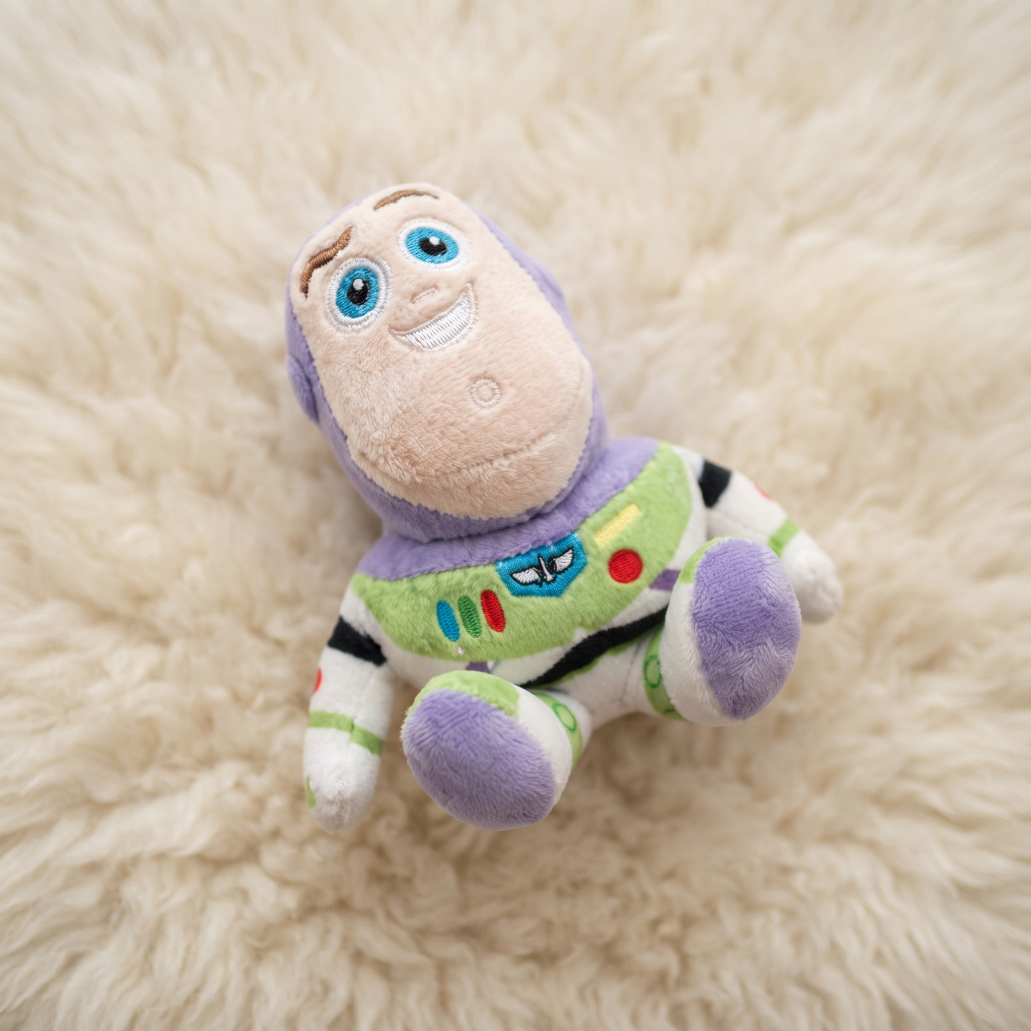 Peluche Aimantée Épaule Buzz l'Éclair Toy Story - Détail matière