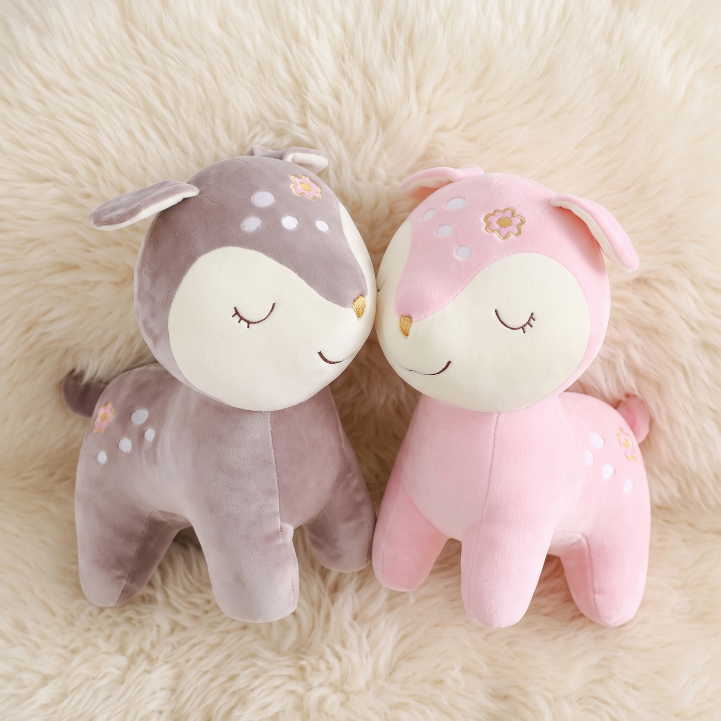 Peluche Biche Rassurante 28cm Rose ou Marron - Détail matière