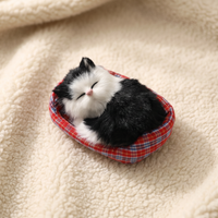 Peluche Chat Endormi avec Panier Décoratif - Detail matière