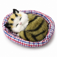 Peluche Chat Endormi avec Panier Décoratif - Modèle 3