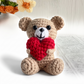 Peluche Crochet Ours avec Cœur - fond blanc Frontal