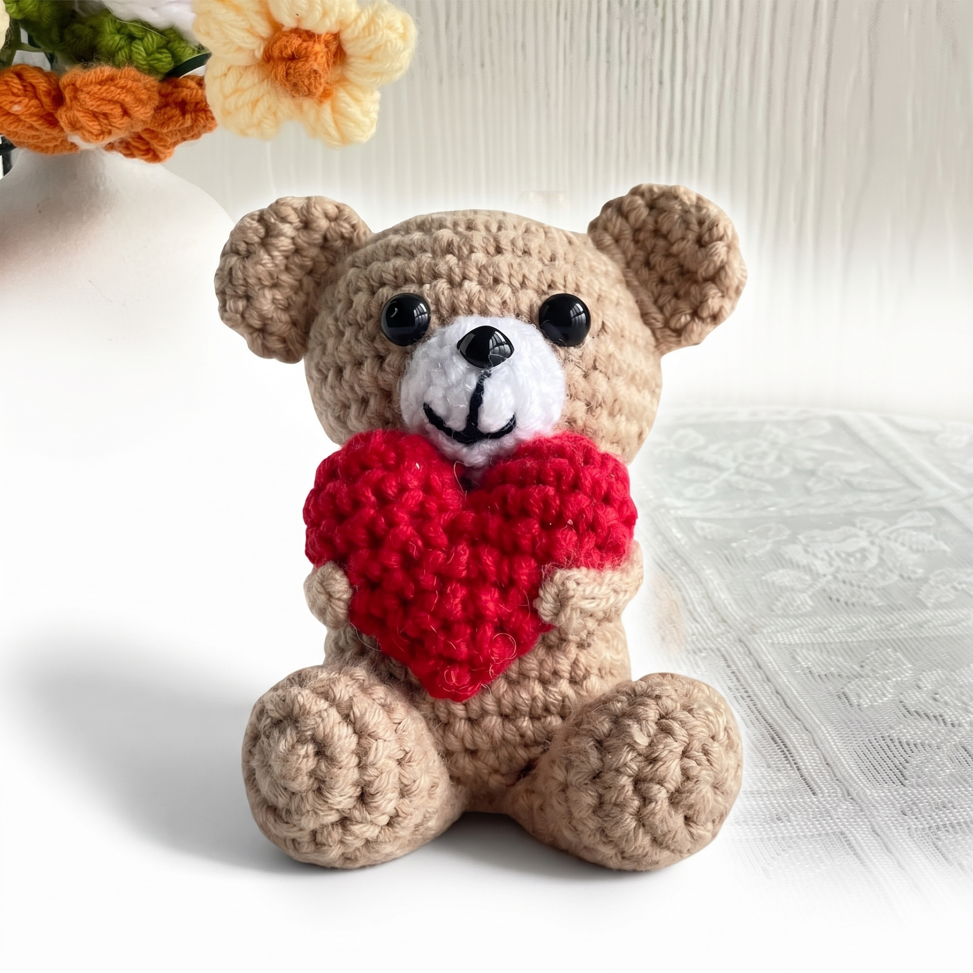 Peluche Crochet Ours avec Cœur - fond blanc Frontal