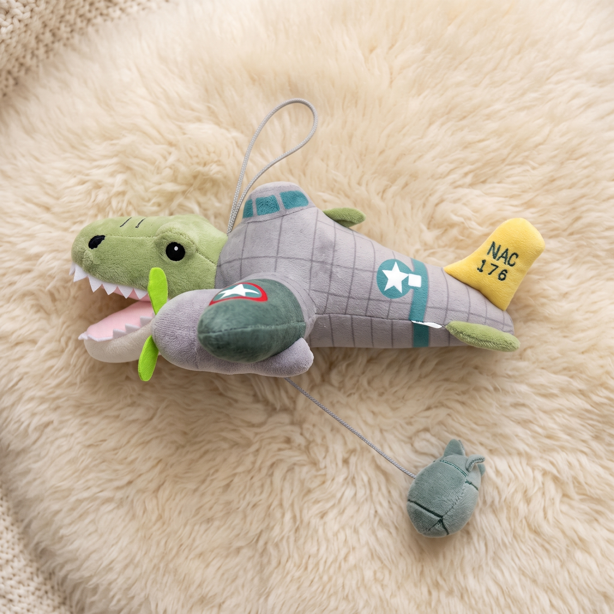 Peluche Crocodile Avion de Guerre Bombardiro - Détail matière
