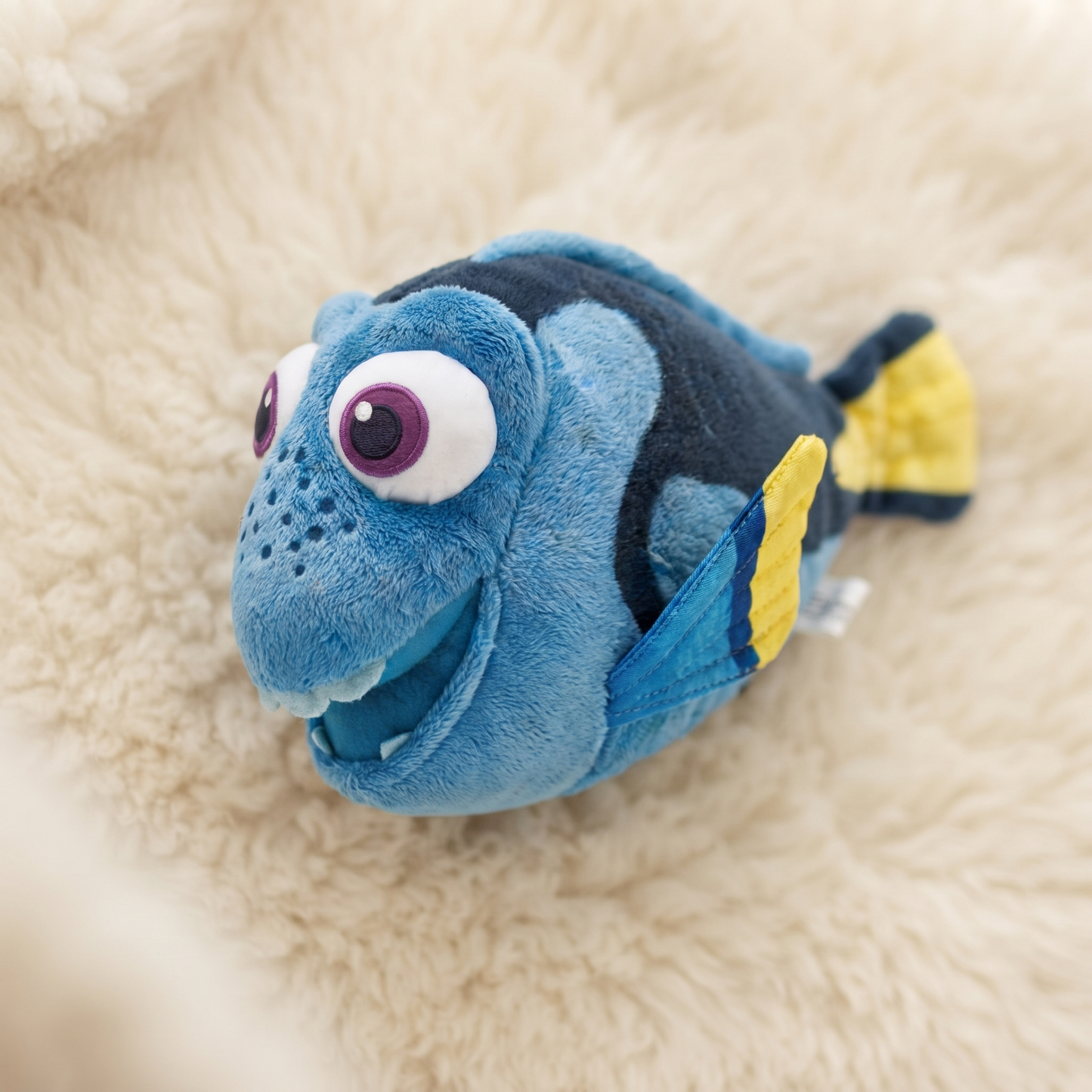 Peluche Dory Poisson Chirurgien Bleu Disney - Détail matière