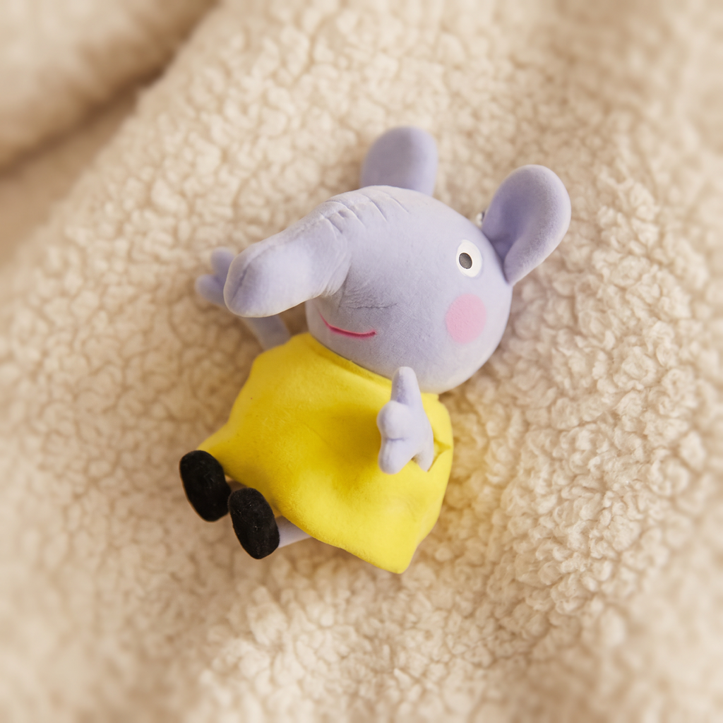 Peluche Éléphant Emily Peppa Pig 19 cm - Détail matière