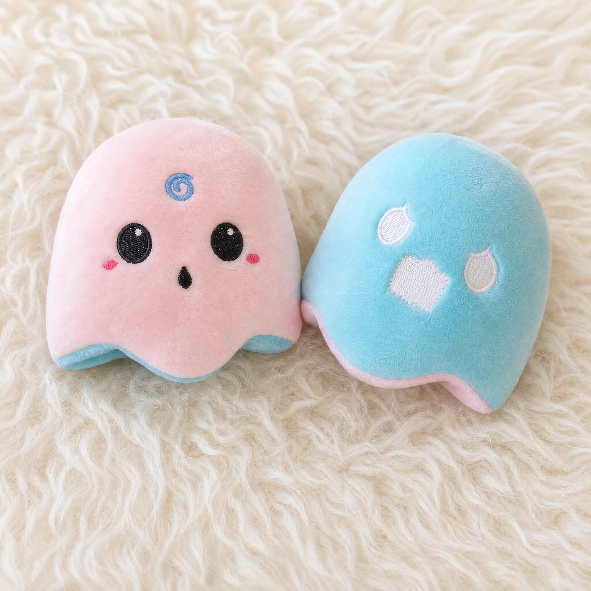Peluche Fantôme Réversible Duo Halloween Blanc et Noir - Détail matière