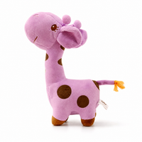 Peluche Girafe Violette Douce avec Taches Noires - Fond blanc frontal