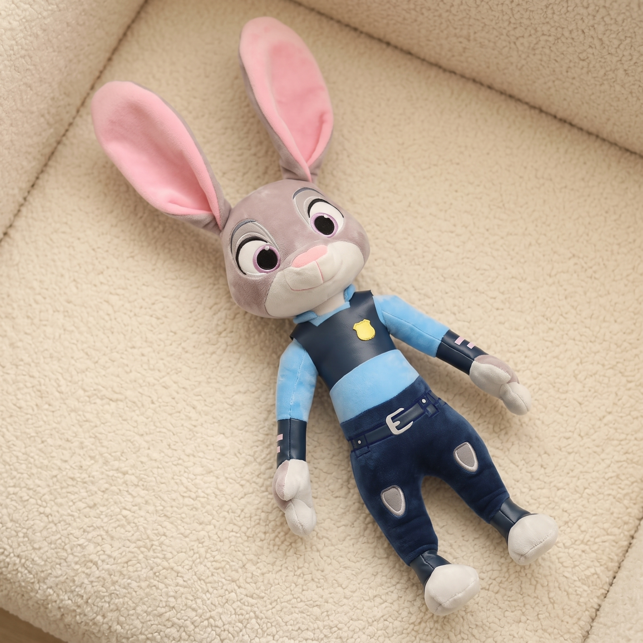 Peluche Judy Zootopie Uniforme Police - Détail matière