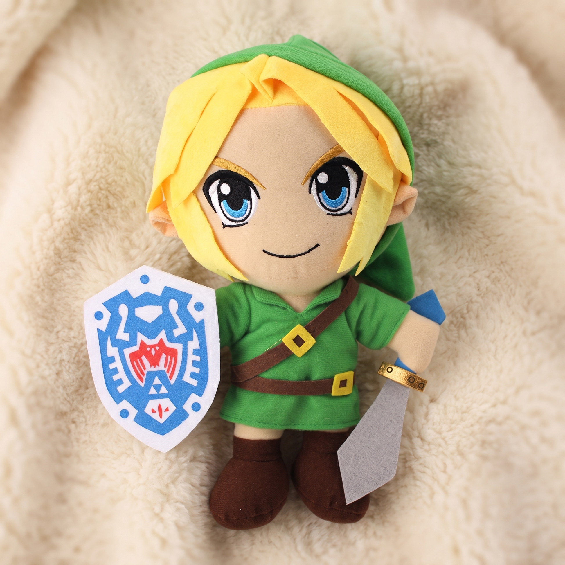 Peluche Link Zelda avec Épée et Bouclier - Détail matière