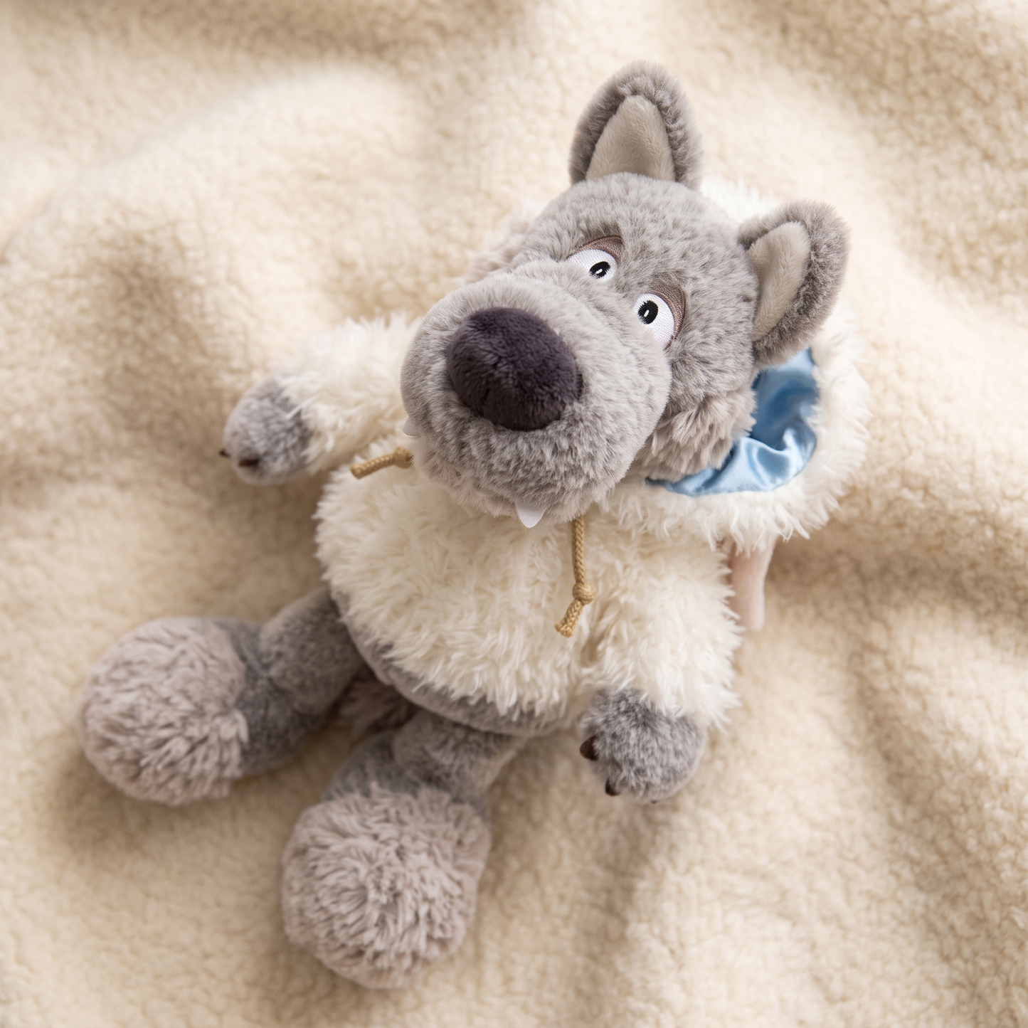 Peluche Loup Déguisé en Mouton Blanc - Detail matière