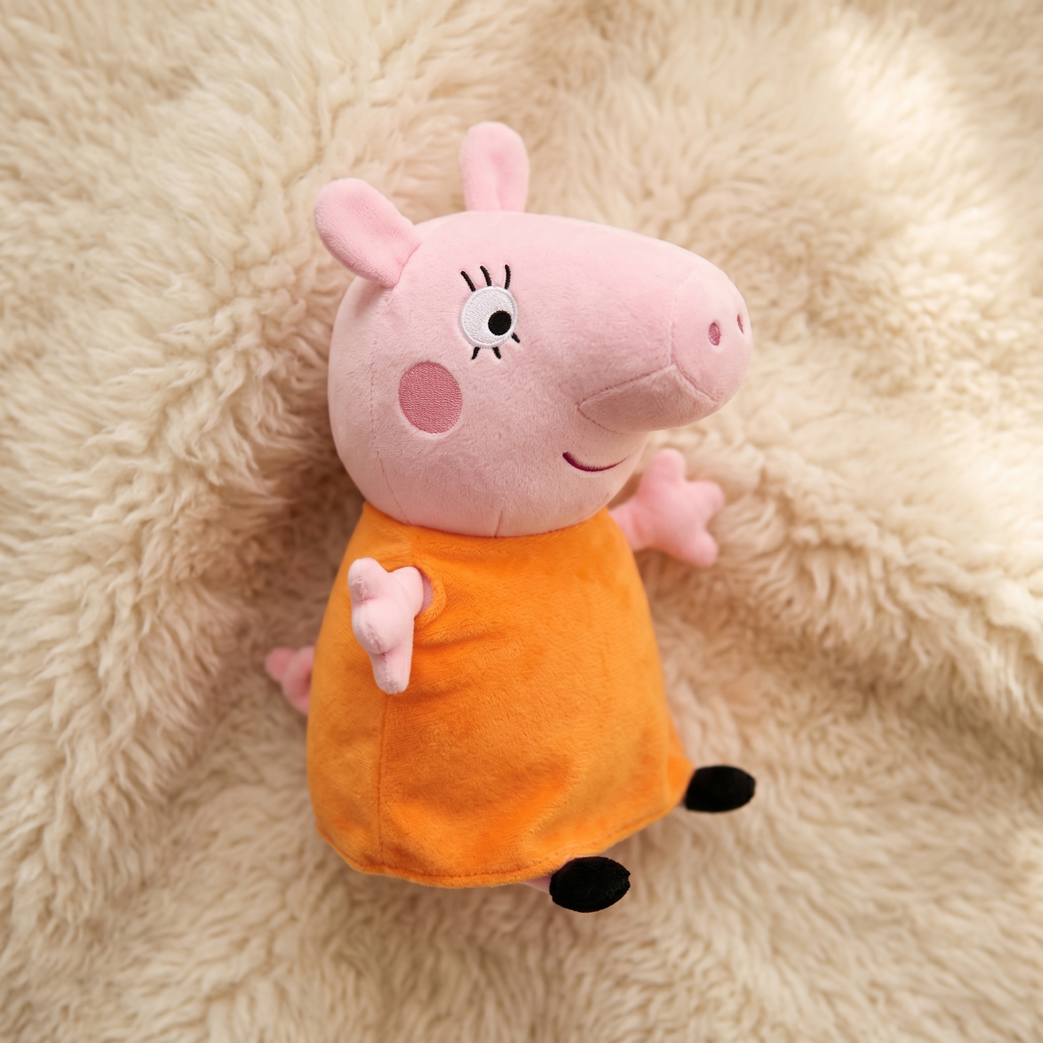 Peluche Maman Pig Peppa Pig 19cm - Détail matière