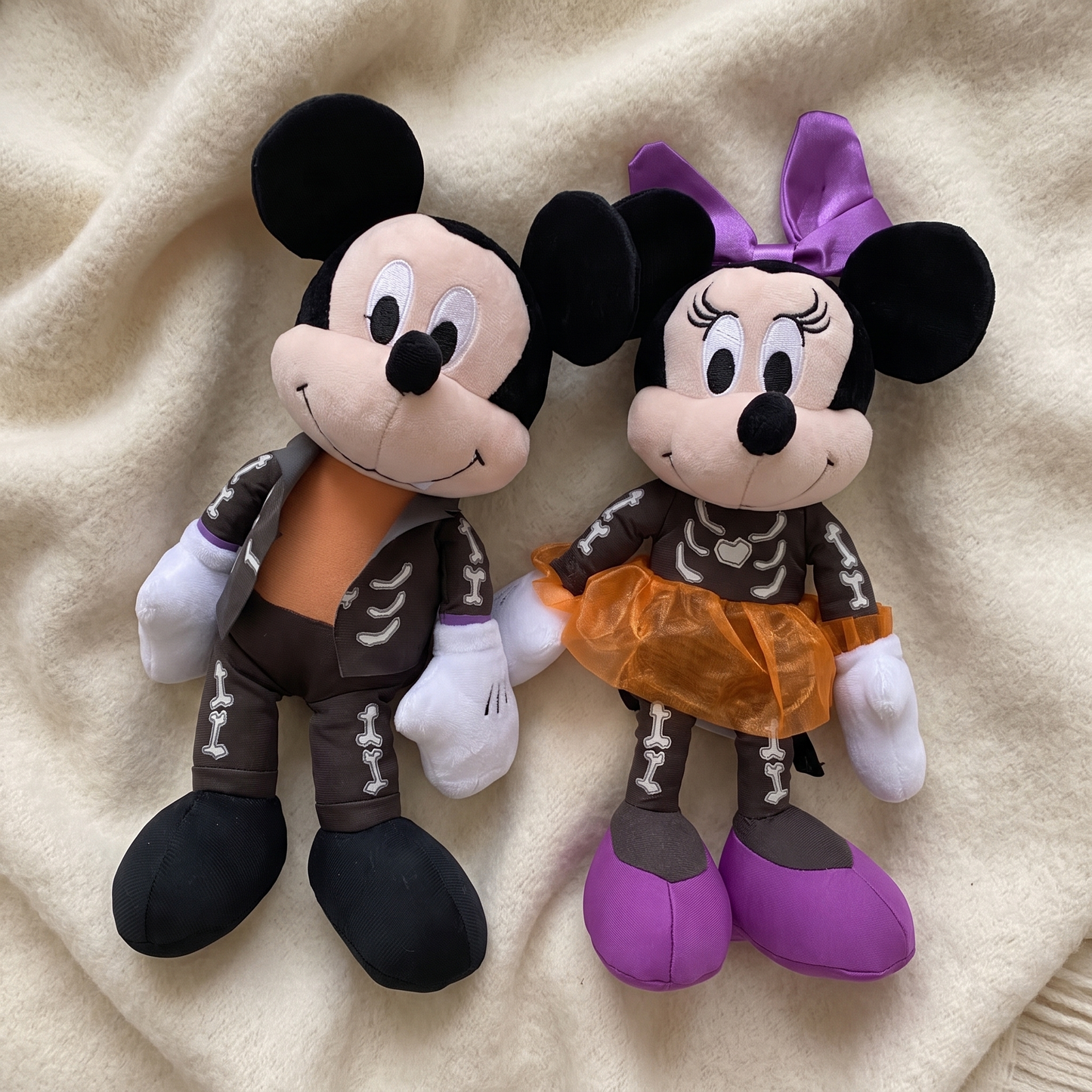Peluche Mickey Minnie Halloween Squelette - Détail matière