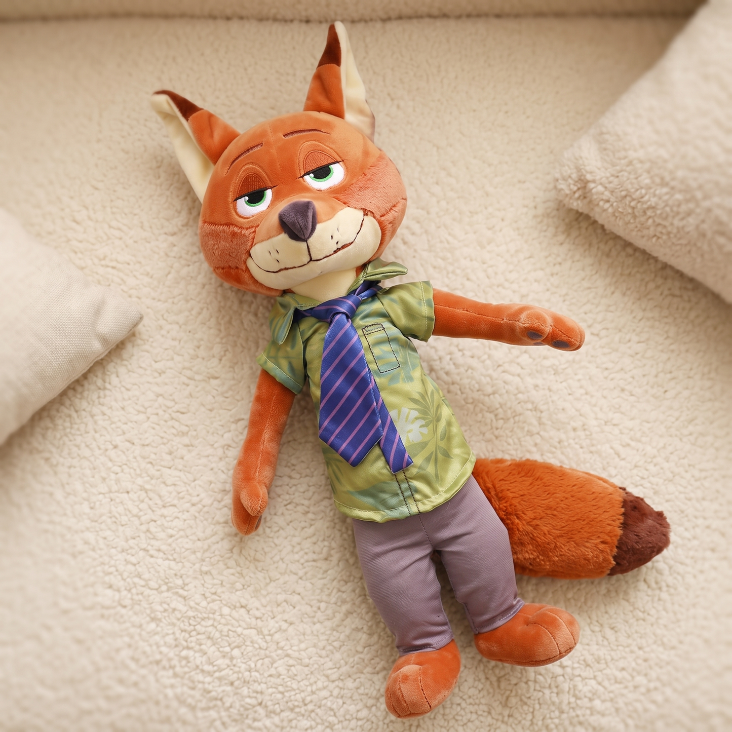 Peluche Nick Zootopie - Renard en Tenue de Bureau - Detail matière