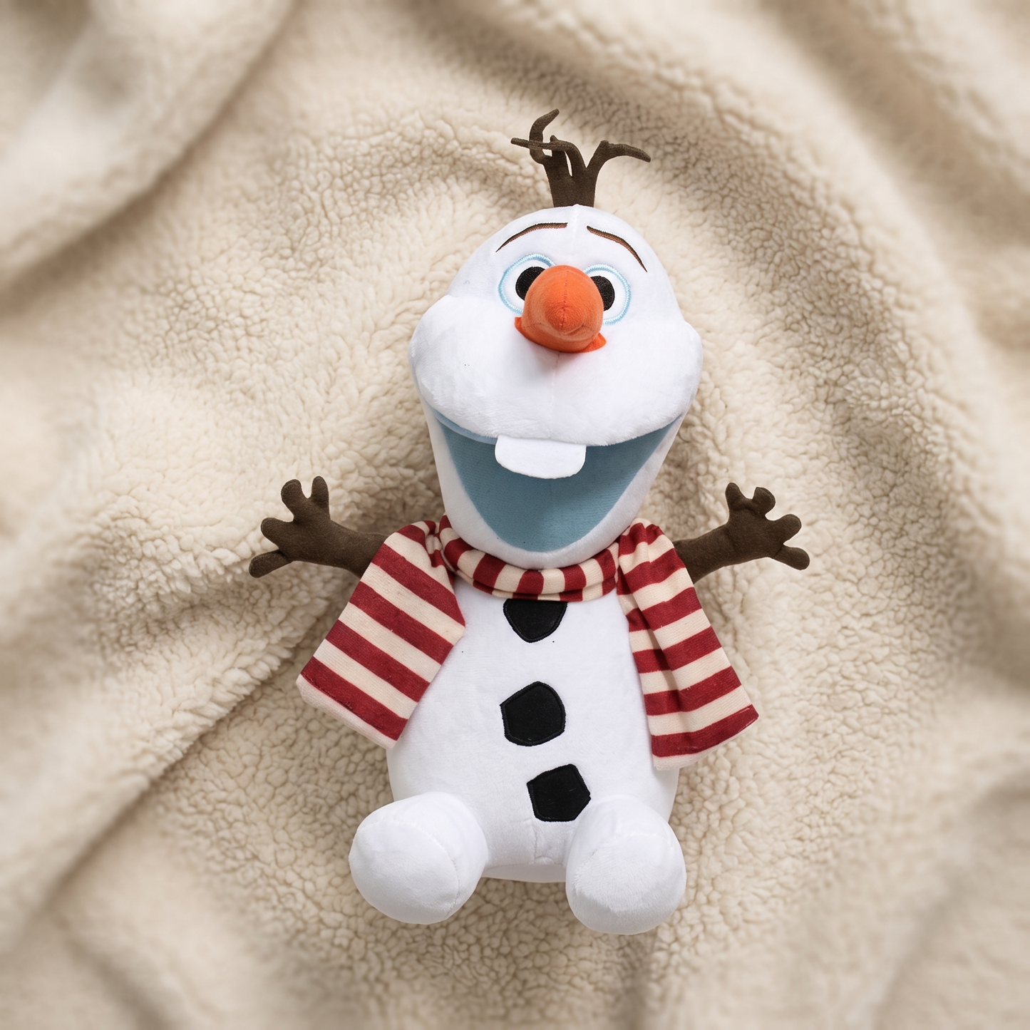 Peluche Olaf Bonhomme de Neige 28 cm - Détail matière