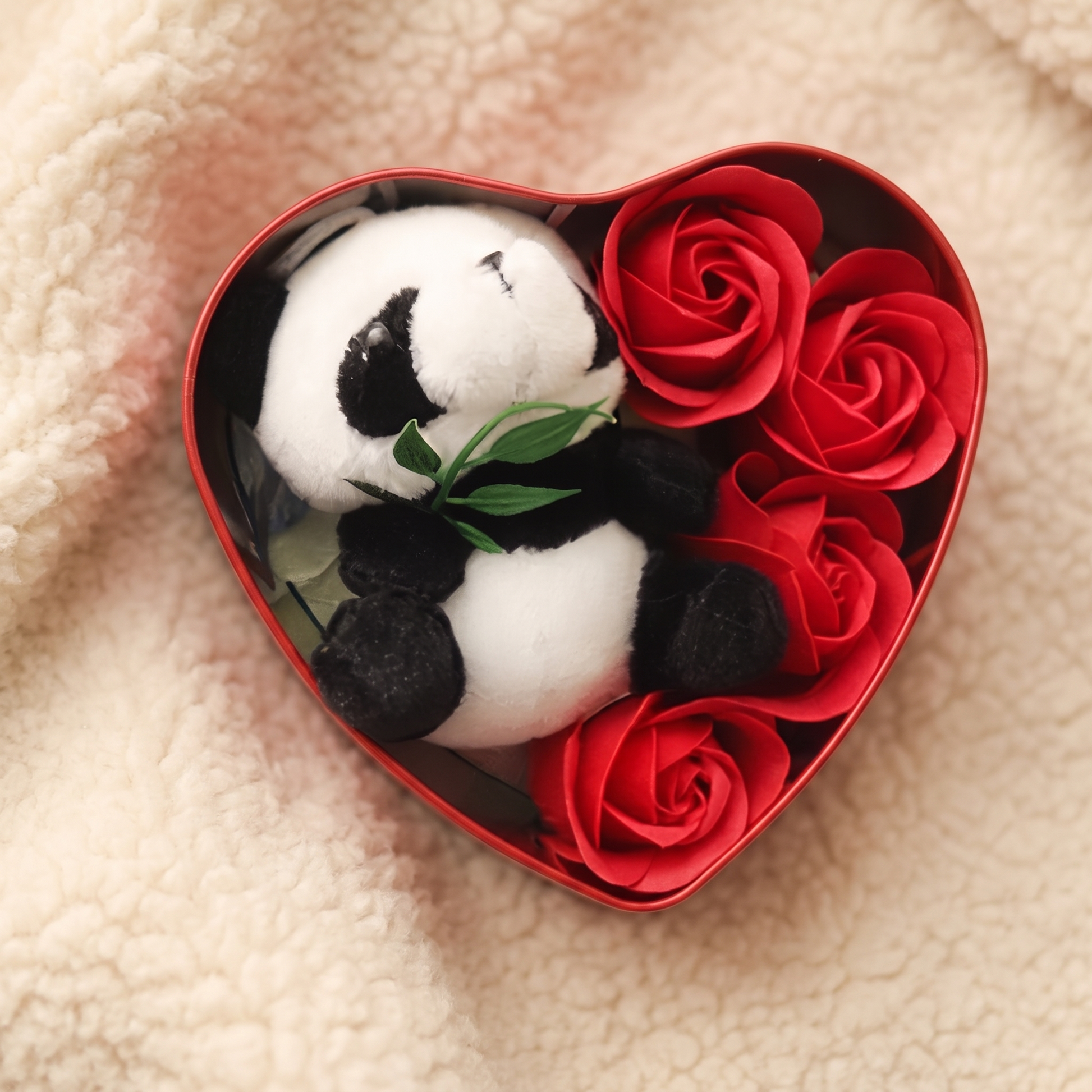 Peluche Panda Saint-Valentin Coffret Cœur & Roses - Detail matière