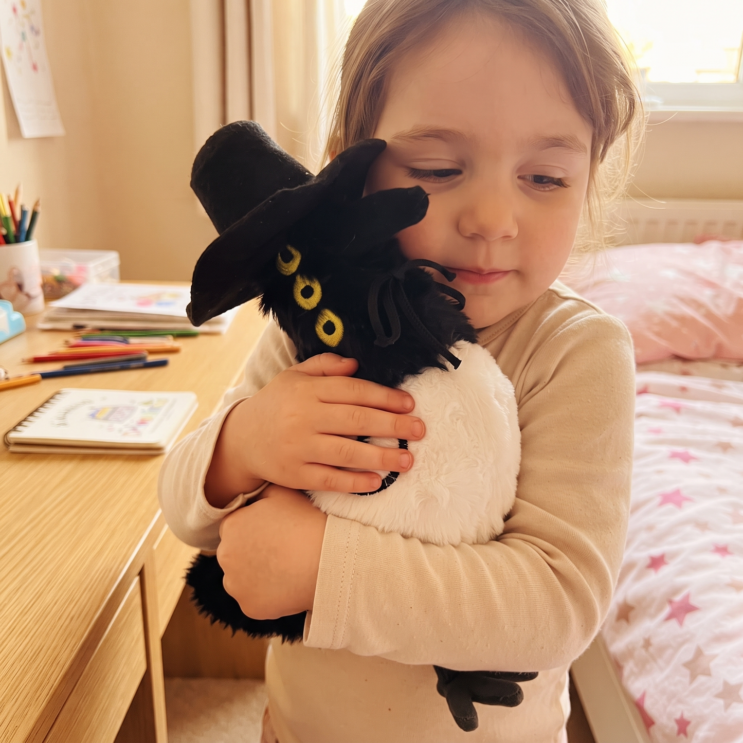 Peluche Pie Sussie Chapeau Haut-de-Forme - Utilisation cosy intérieur