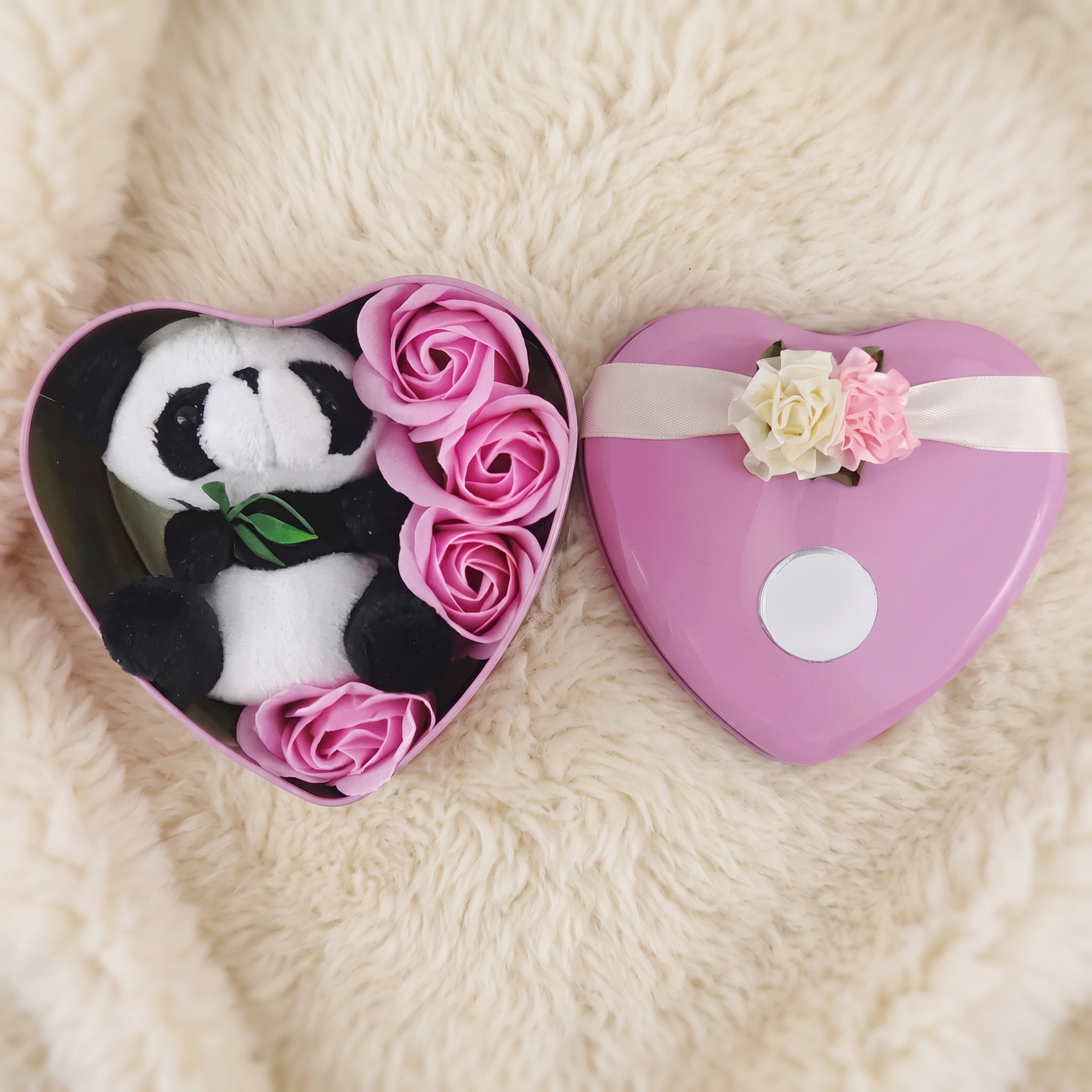 Peluche Saint Valentin Panda Coffret Cœur Rose - Detail matière