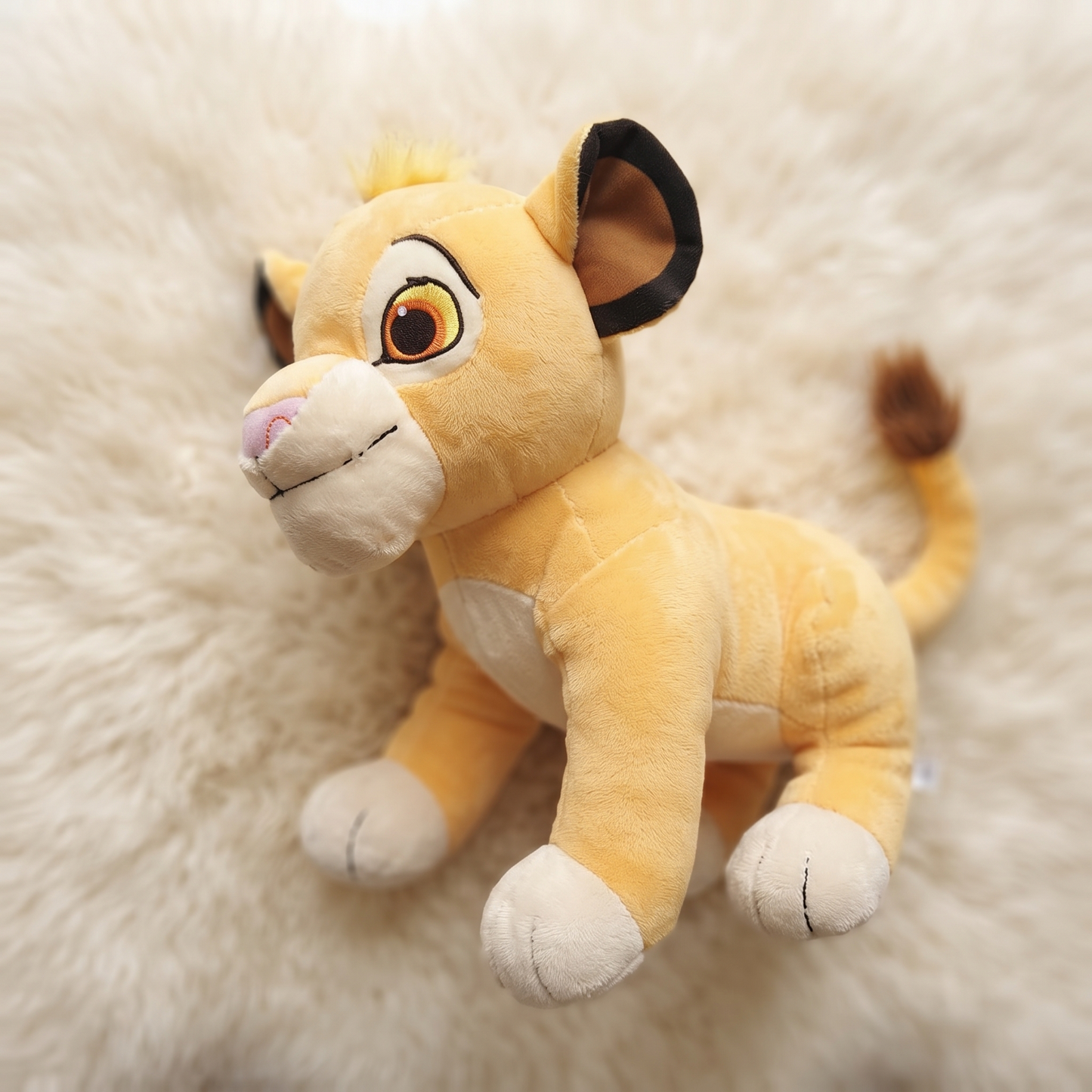 Peluche Simba 30 cm Le Roi Lion - Détail matière