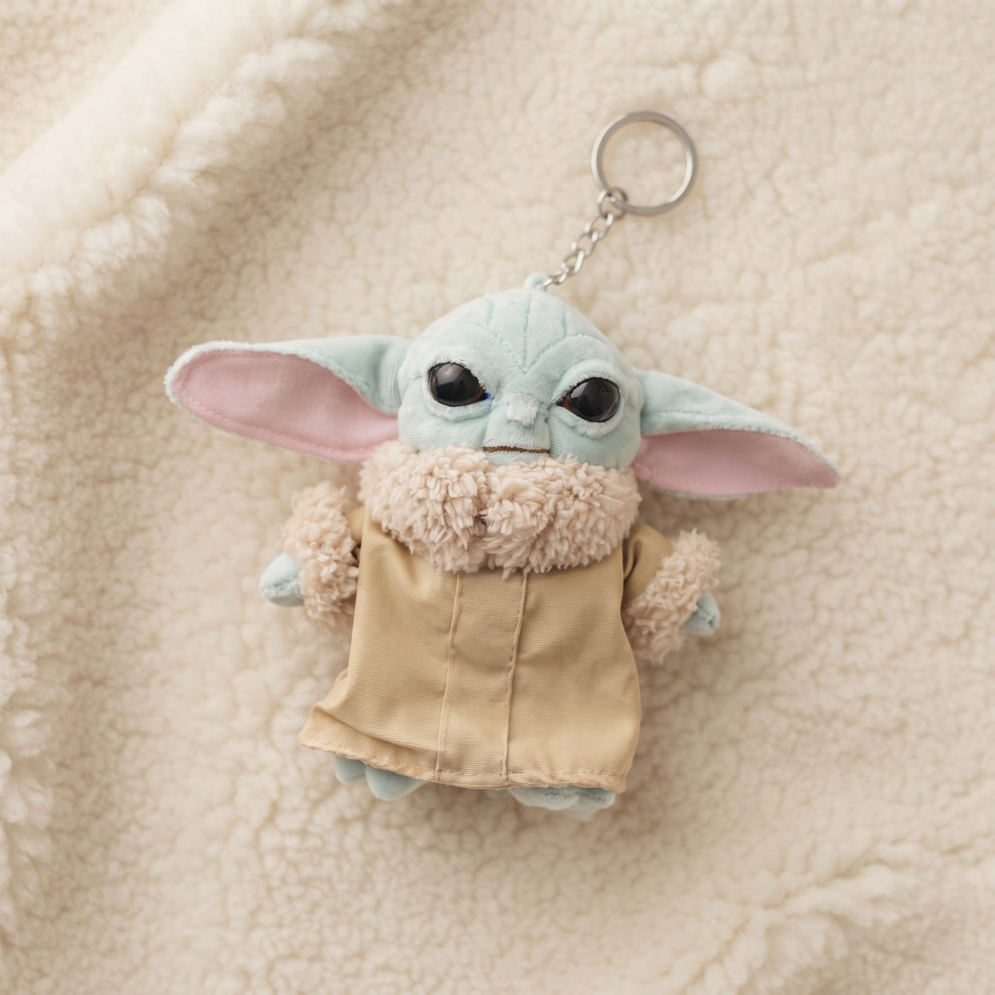 Porte-clé Baby Yoda Grogu Peluche Star Wars - Détail matière