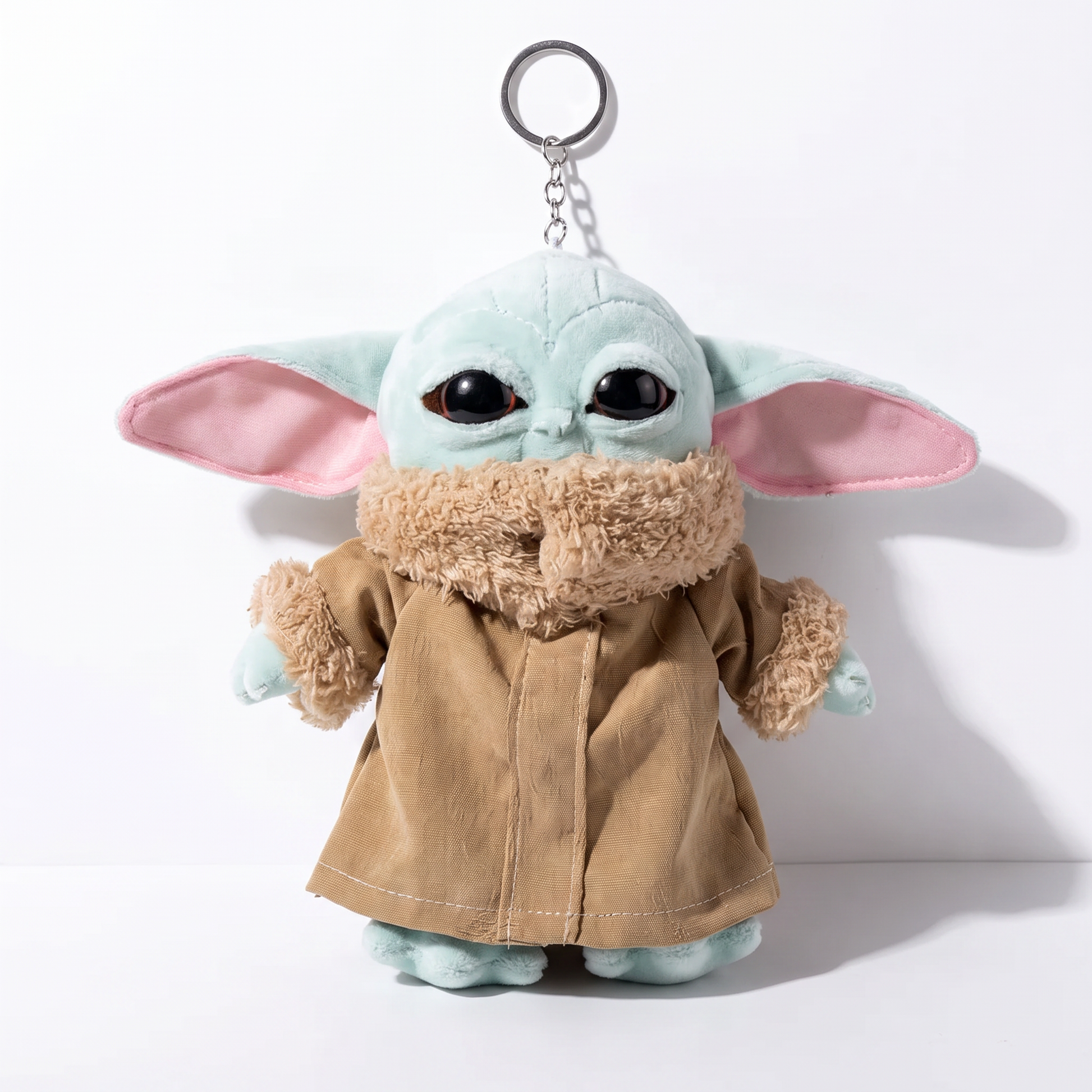 Porte-clé Baby Yoda Grogu Peluche Star Wars - Fond blanc frontal